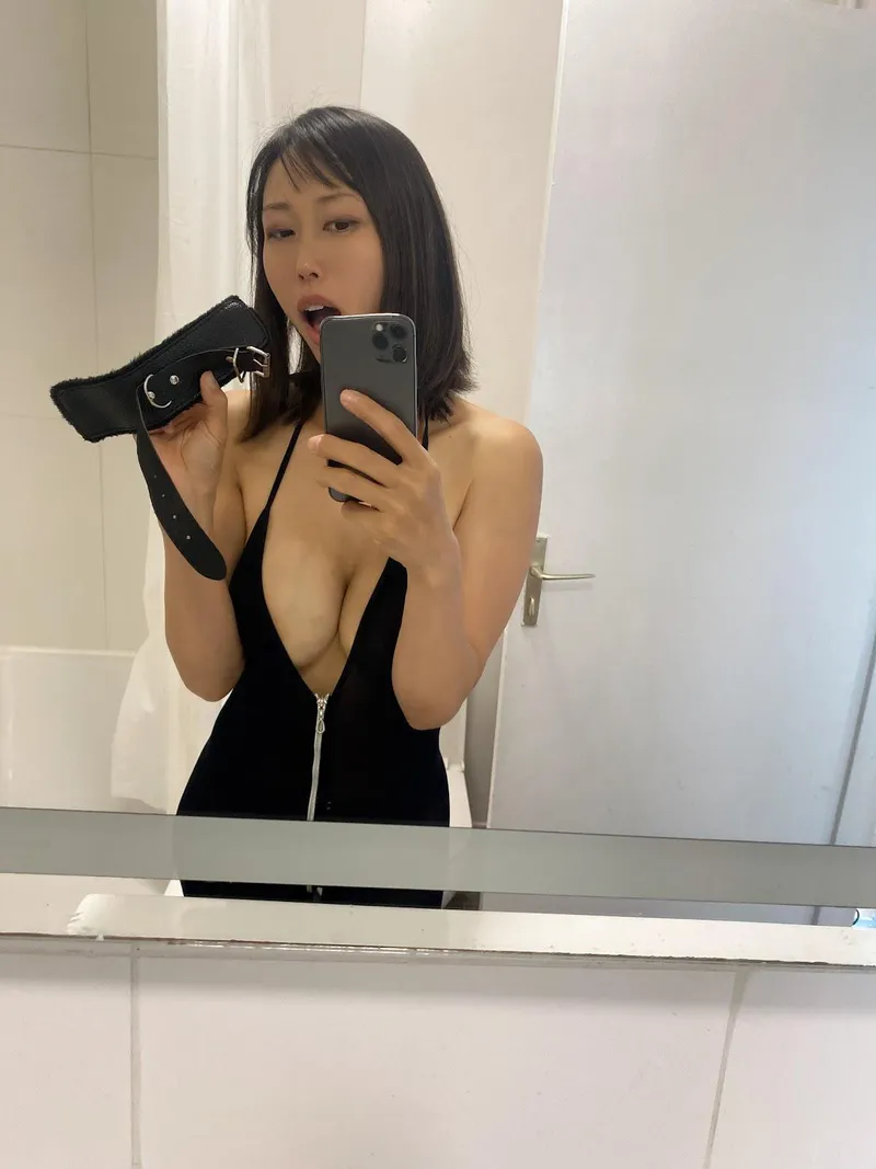 Thumbnail Strappy Bodysuit Seduction: hey_itsmei's Tempting Display | asiansgonemild