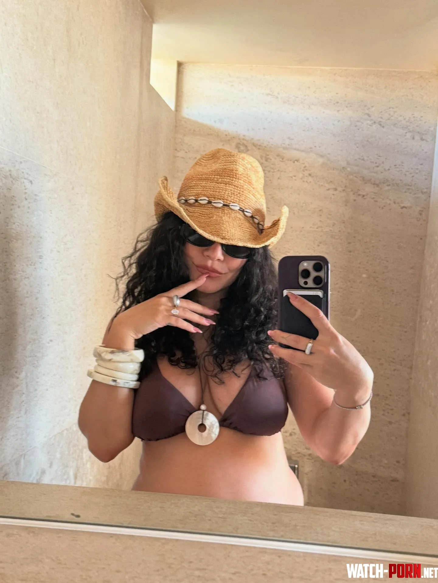 Vanessa Hudgens by samosaboy