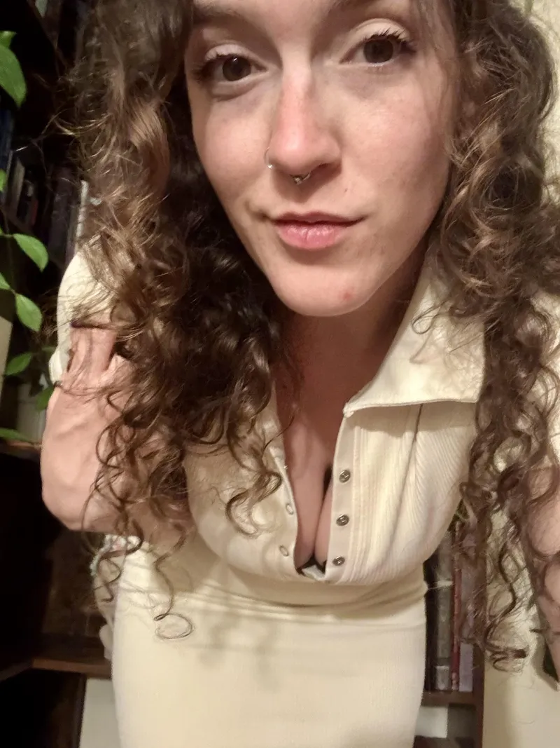 Thumbnail Beascoffee_and_t Wishes a Sunny Day | Cleavage