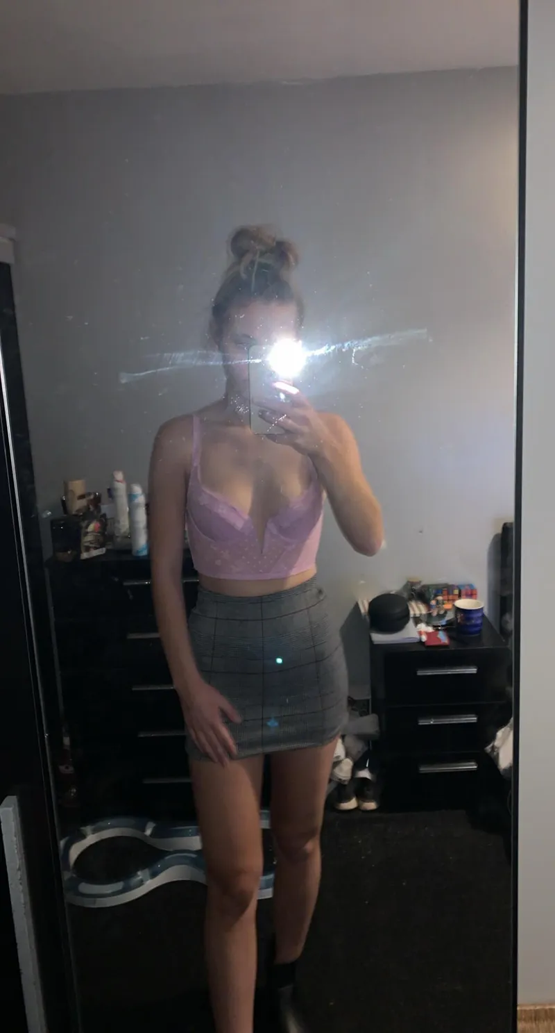Thumbnail Exploring the Trend of Crop Tops with hottiex7's Morning Musings