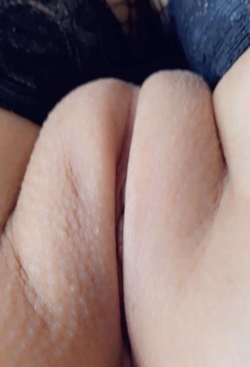 Thumbnail Redgirllove: Puffy Lips Ready to Delight in Innie Adventures