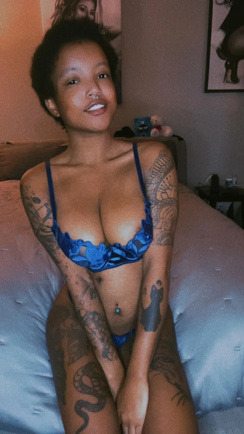 Thumbnail Funsizedsavvy's Claim: Short Haired Chicks Do It Better