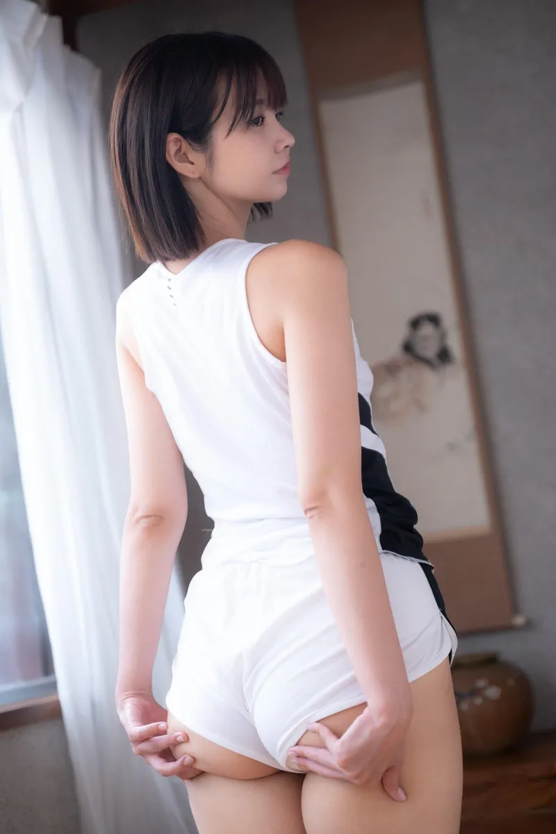 Thumbnail Manaka Tsugu: Discover Alluring Gravure Girls by KanzeBend