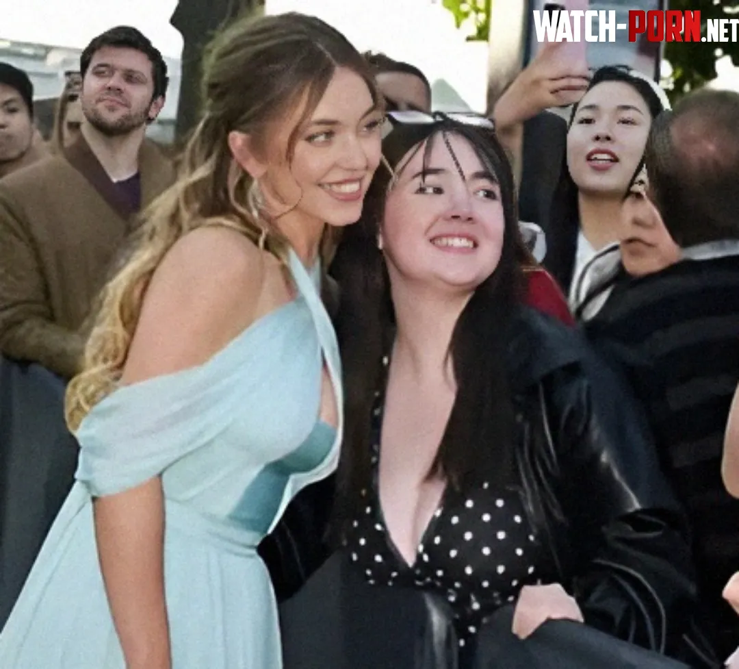 Sydney Sweeney with fan by Br_noise