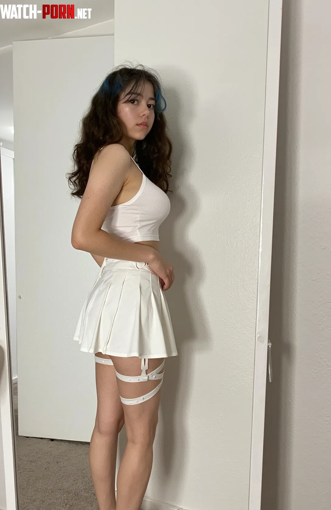 got a new miniskirt today, does it look pretty on mee? by Forbddien
