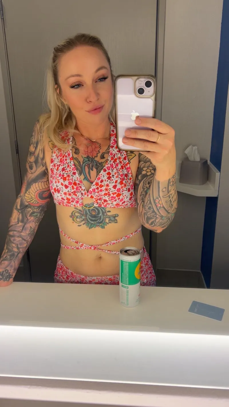 Thumbnail Checked in, and checked out 😛🍻 by BuskiBooty