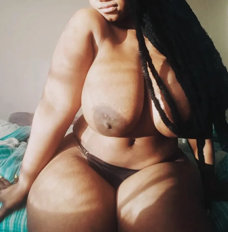 Thumbnail Embracing Cuteness in a Captivating Selfie Moment