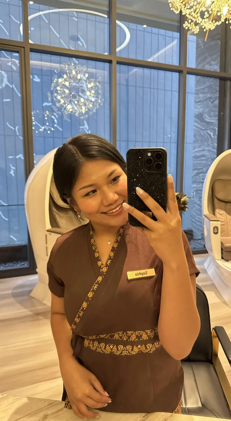Thumbnail thiababe_11's Bold Offer for Older Participants in nextdoorasians