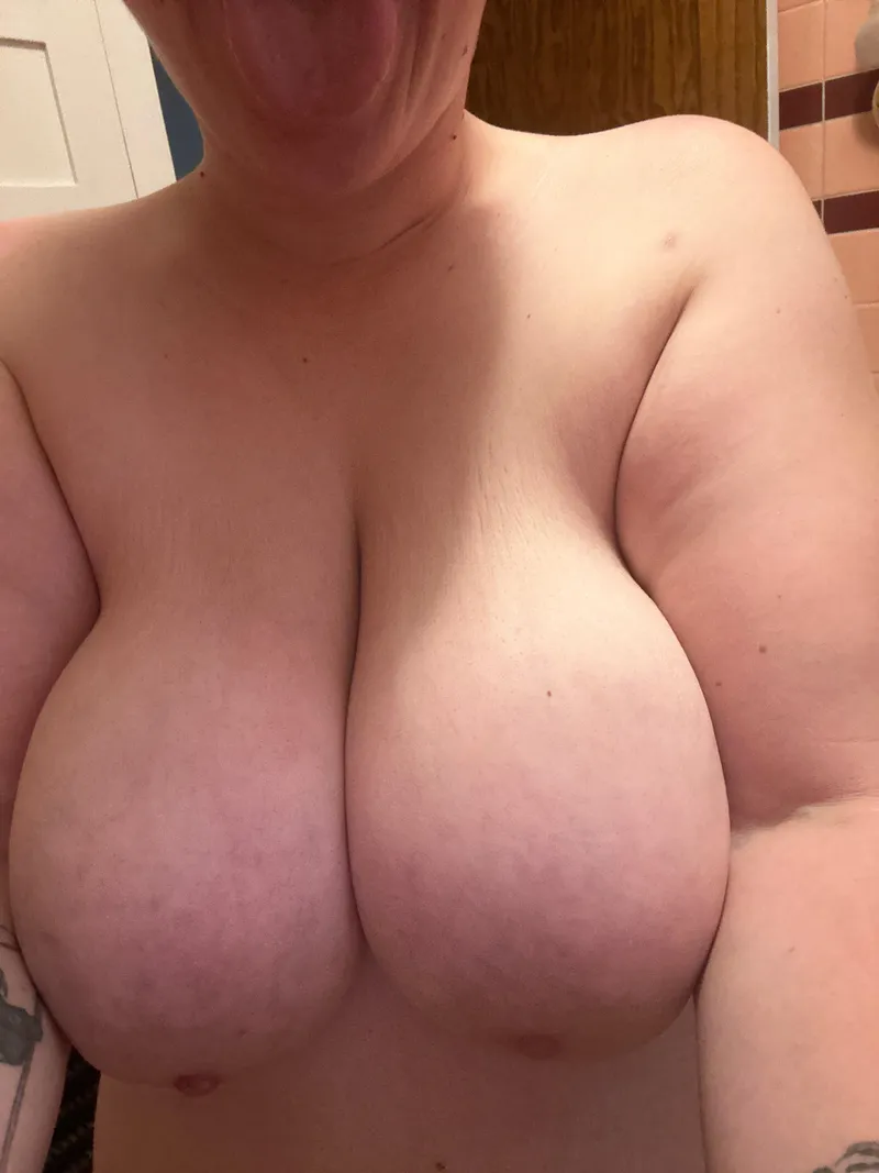 Thumbnail Shower Companion Wanted: Awaiting Fun | RissaRue2