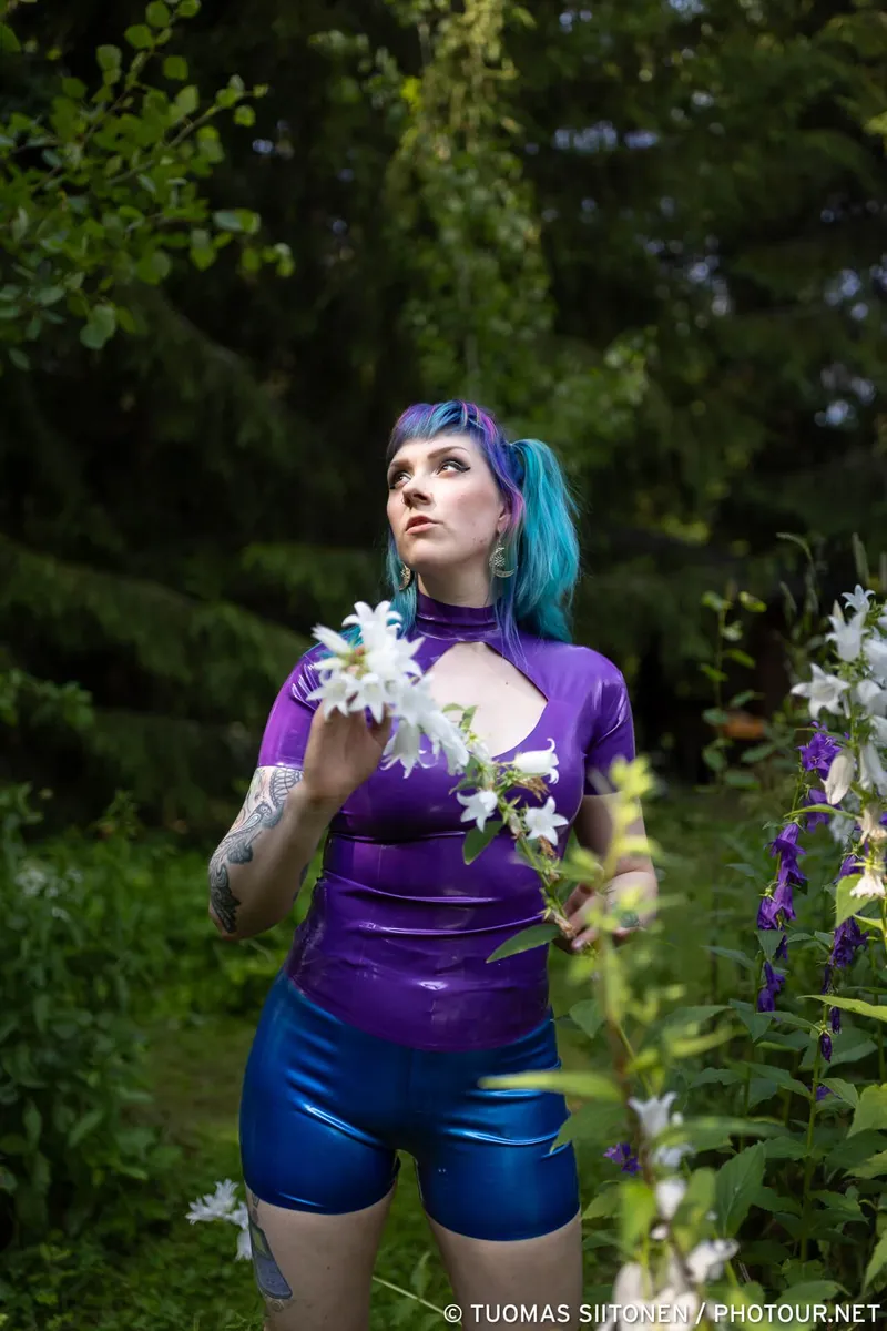 Thumbnail Bask in the Sensuality of Latex in the Garden