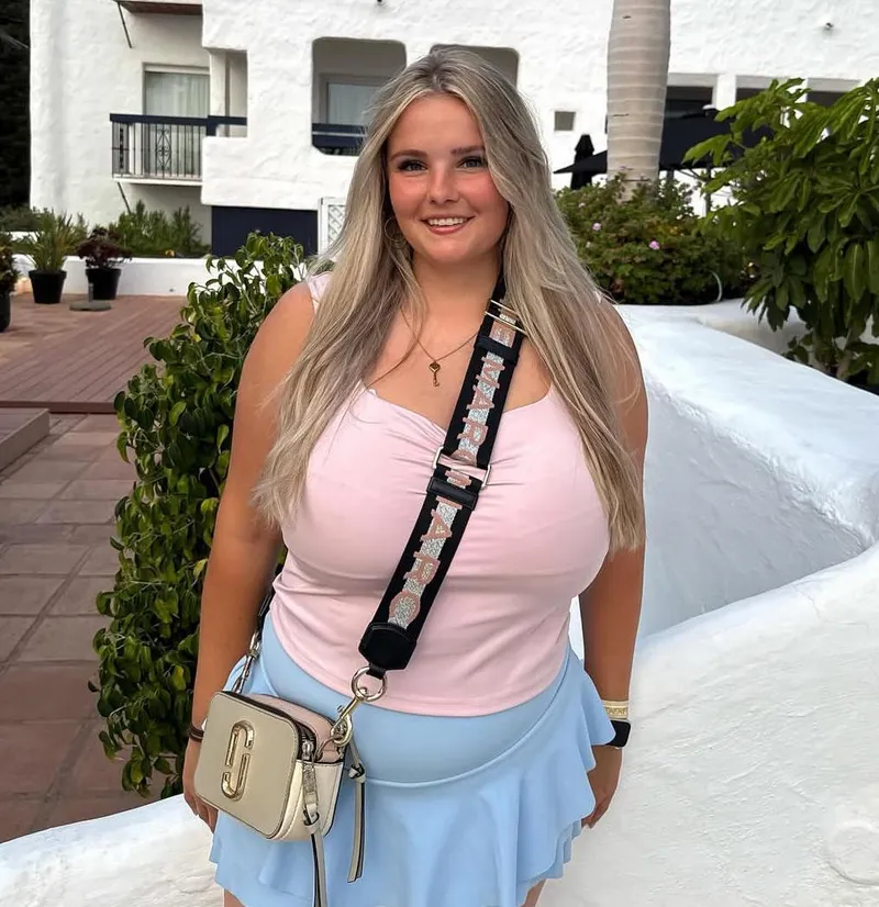 Thumbnail Exploring 2busty2hide Realities with DazzlingAd6626