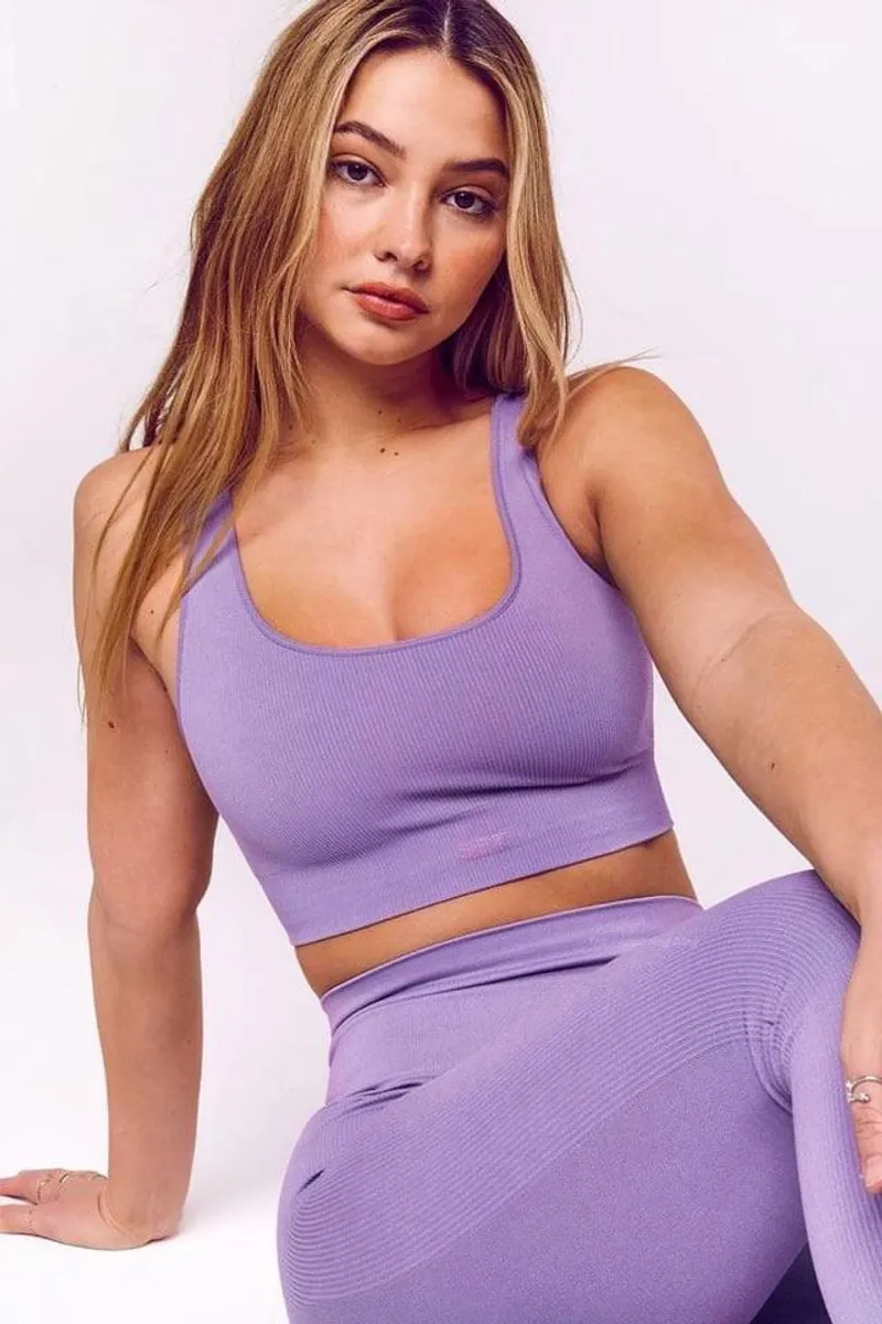 Thumbnail Madelyn Cline: Shining Bright in the World of CelebsGW