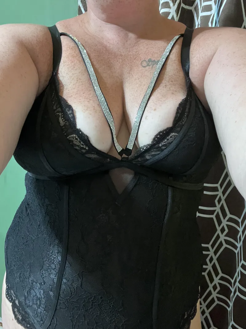 Thumbnail Redheadedbbw35: Seeking Assistance in dykesgonewild
