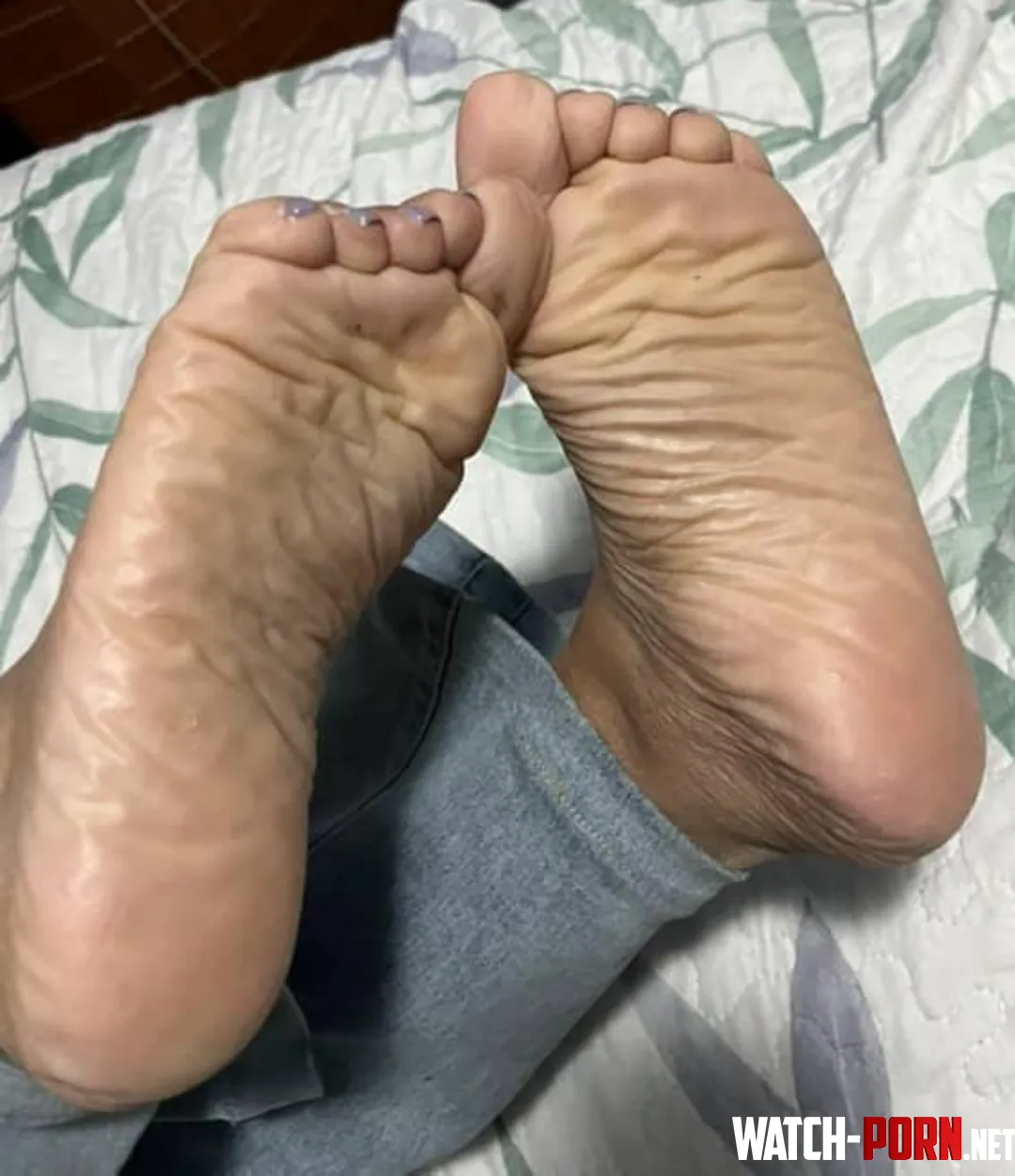 It's Soles Sunday. Count all of these wrinkles on my tiny latina feet by CatalinaBustamante