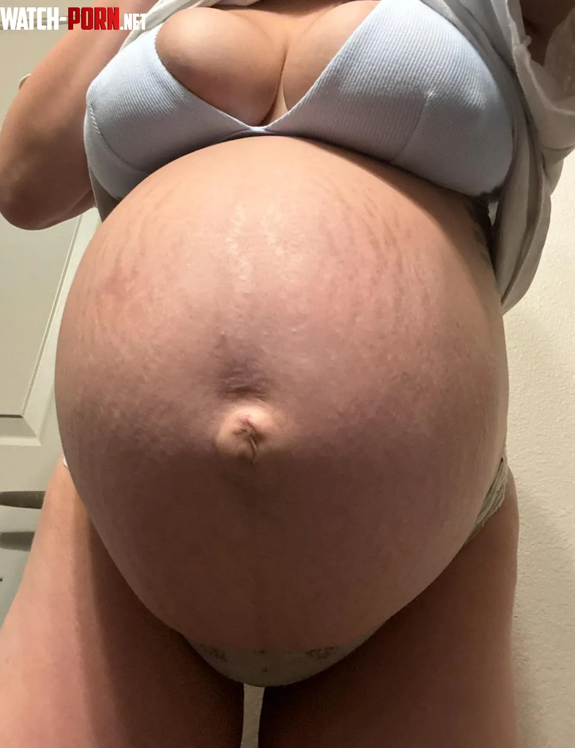 6 weeks to go and even my maternity clothes are getting to small 😩 by Less-Income326