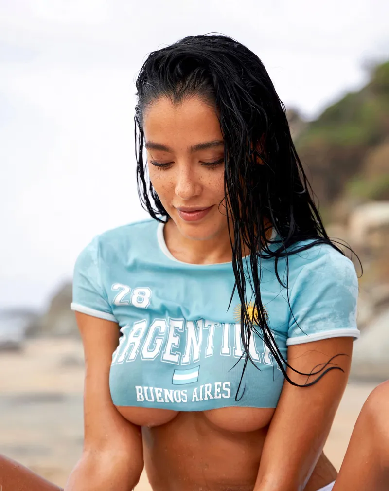 Thumbnail SweetAshXO: A Playful Glance at the World of Underboob