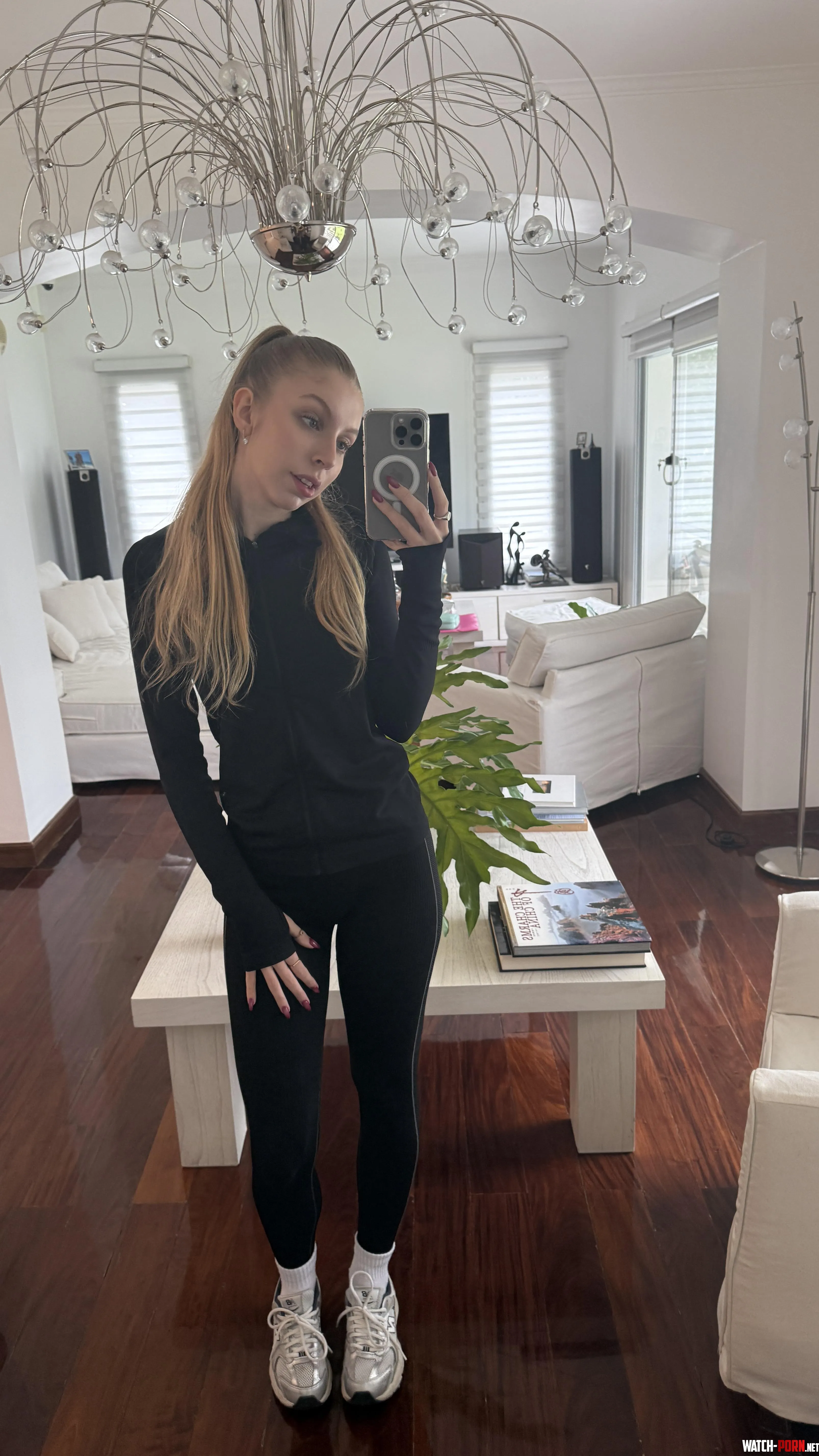 i love wearing my leggings by NovaPaintss