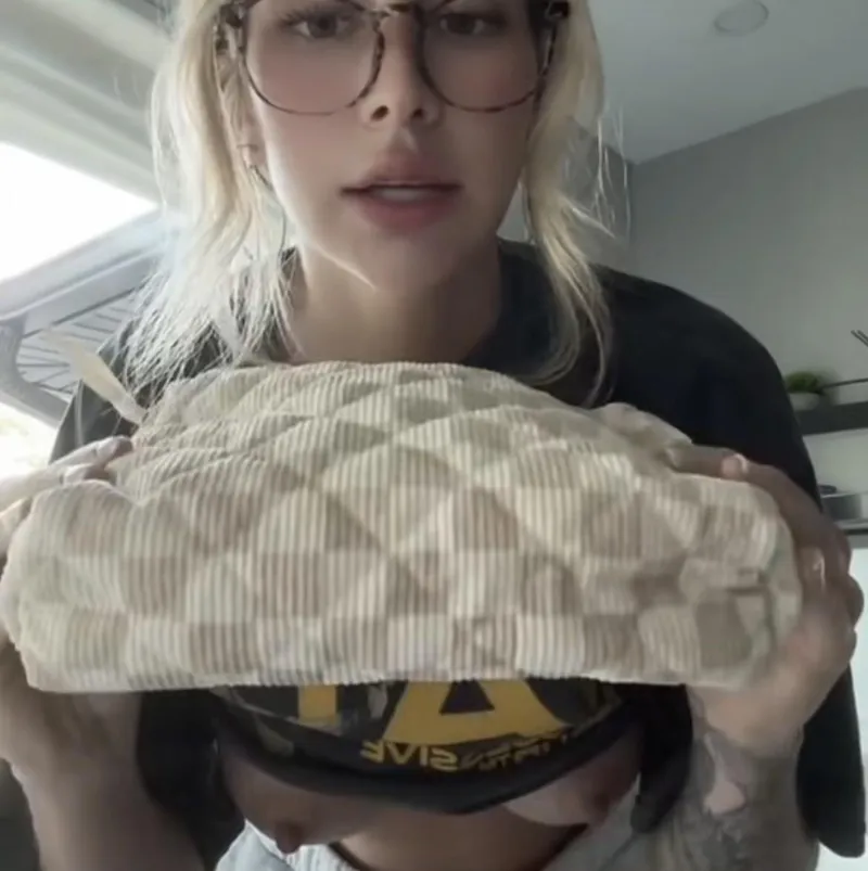 Thumbnail Unveil the Mystery: DisplayOtherwise7976's Question in SauceforNSFWads