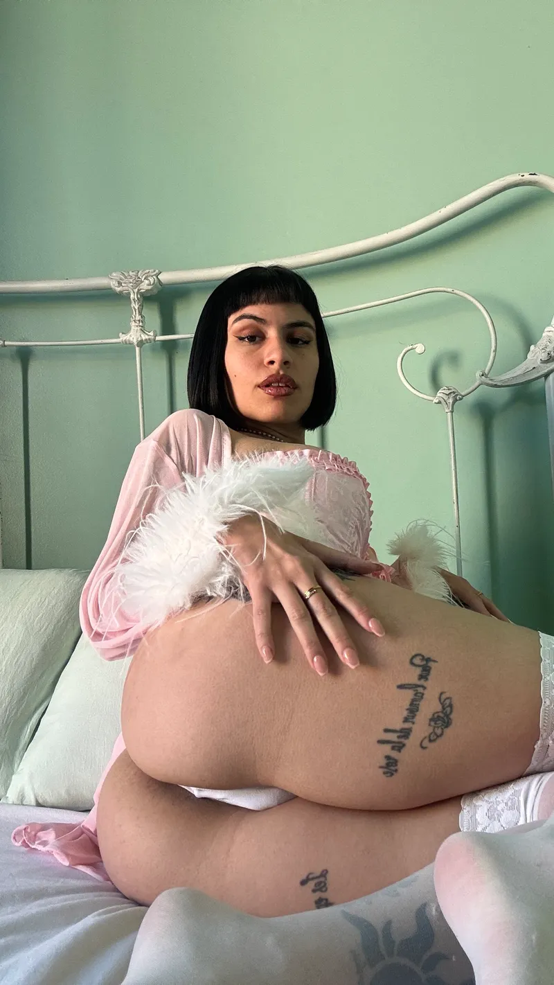 Thumbnail michelleff1 Captures The Best Views of Short Hair