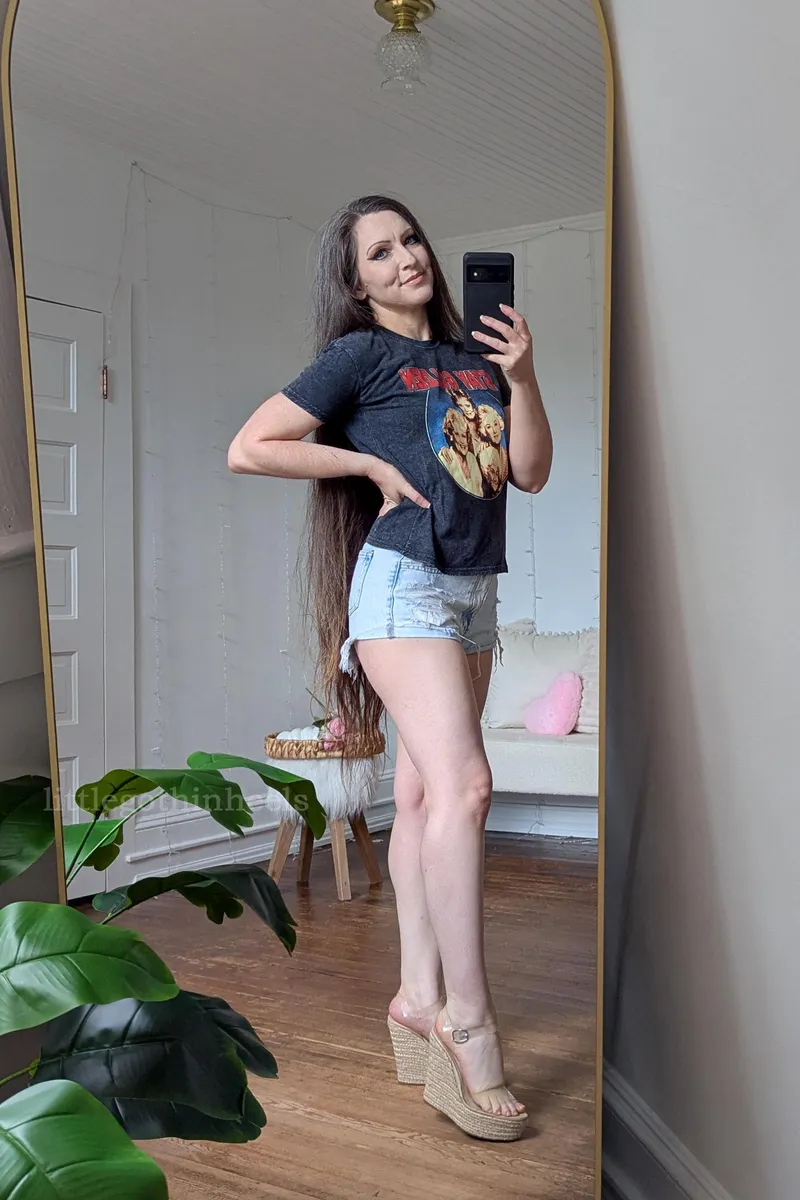Thumbnail Daisy Dukes and Wedges, Accentuating Legs - littlegothinheels | Legs Category