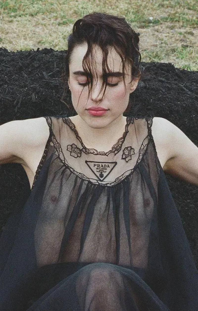 Thumbnail Xkn5ee: Margaret Qualley - Talented and Stunning