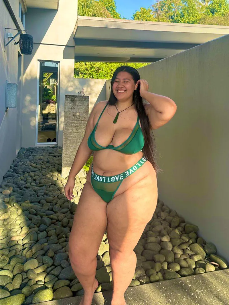 Thumbnail Frosty-Afterthought: Confidence Over Criticism | BBW_Chubby