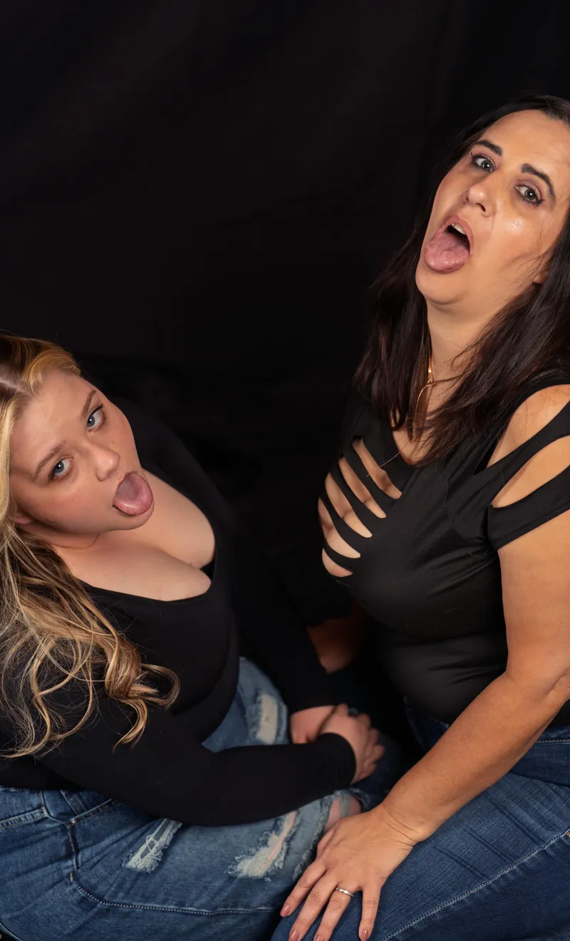 Thumbnail amazingtits: Exploring Endless Charm with comeplay_withaj