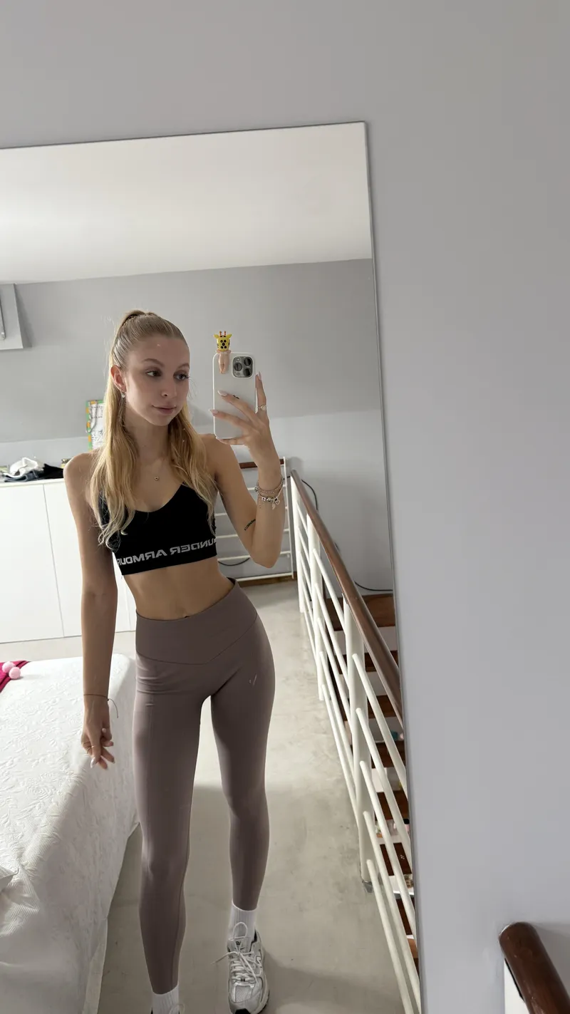 Thumbnail Rose-Colored Yoga Pants Mood | NovaPaintss