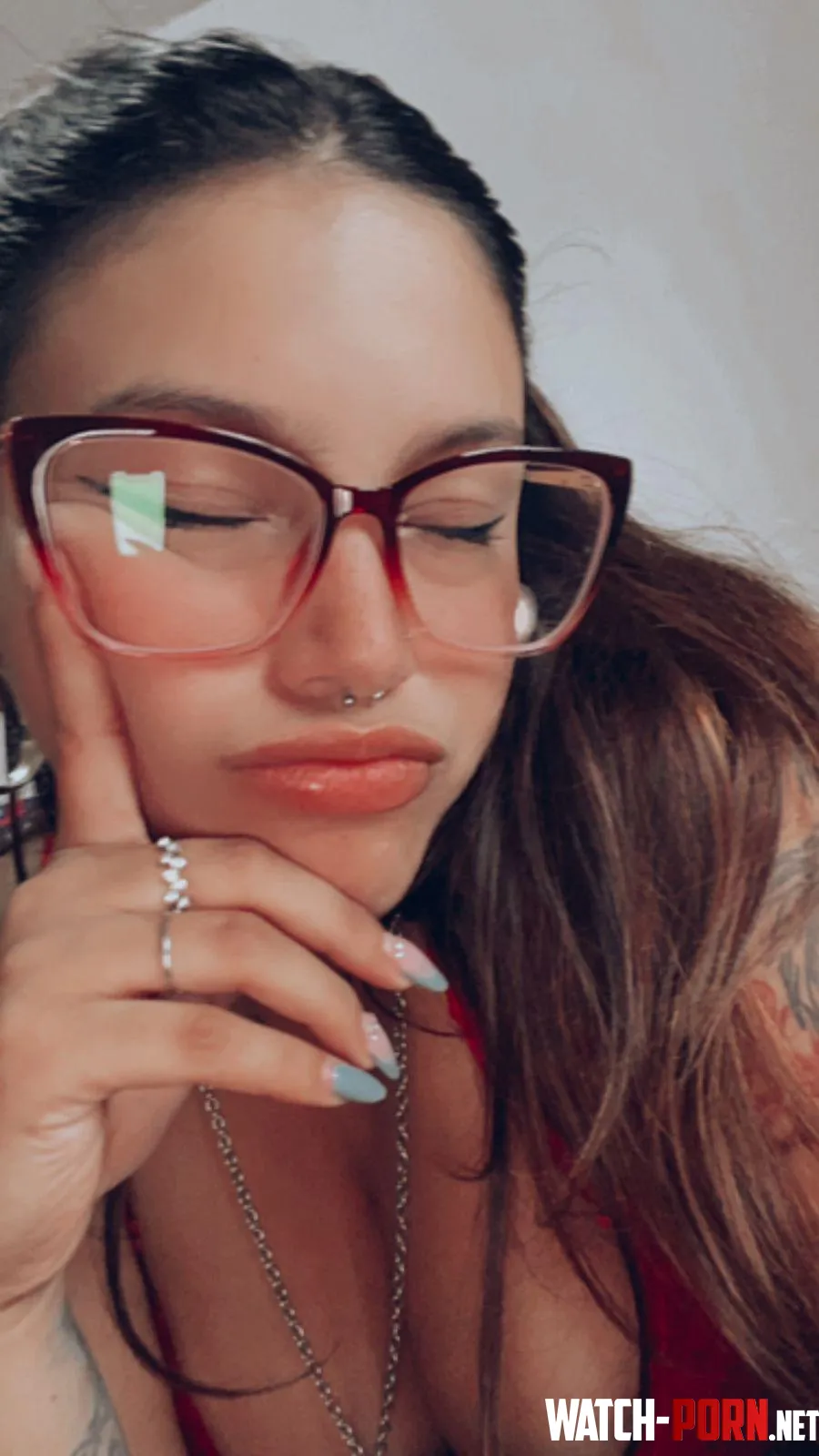 Here imagining your penis on my lips by doceminina