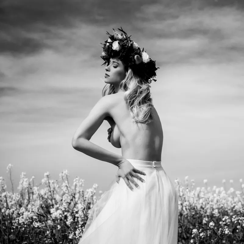 Thumbnail Emeline Ponthieu: NSFW Fashion Article by PocketsOfFomenting