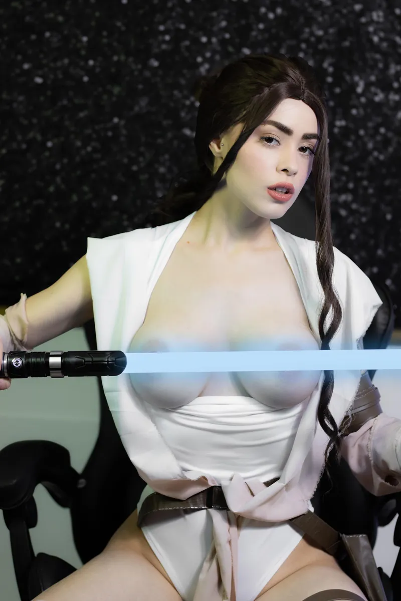 Thumbnail Unveil Rey's Captivating Cosplay