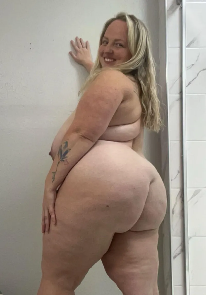 Thumbnail Bubbly_Turnip_7964 Asks: Who Likes Massive Cakes? | Explore booty