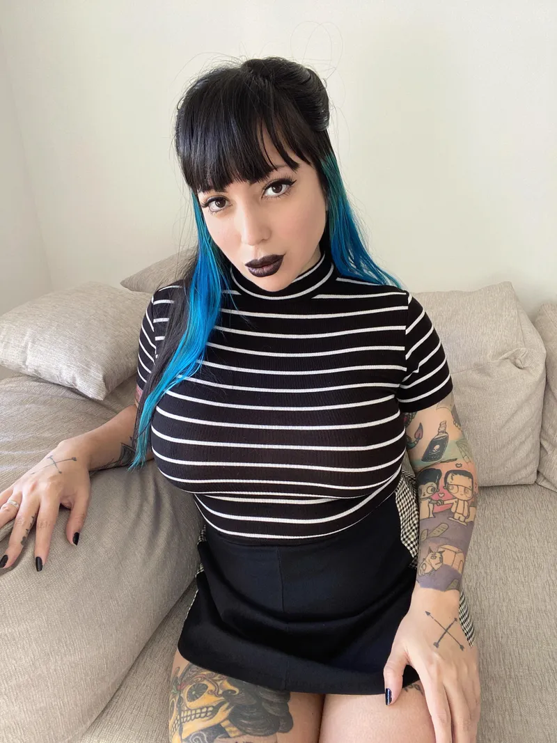 Thumbnail Flaunt Your Best Fit in Pencil Skirts | BriannaPink