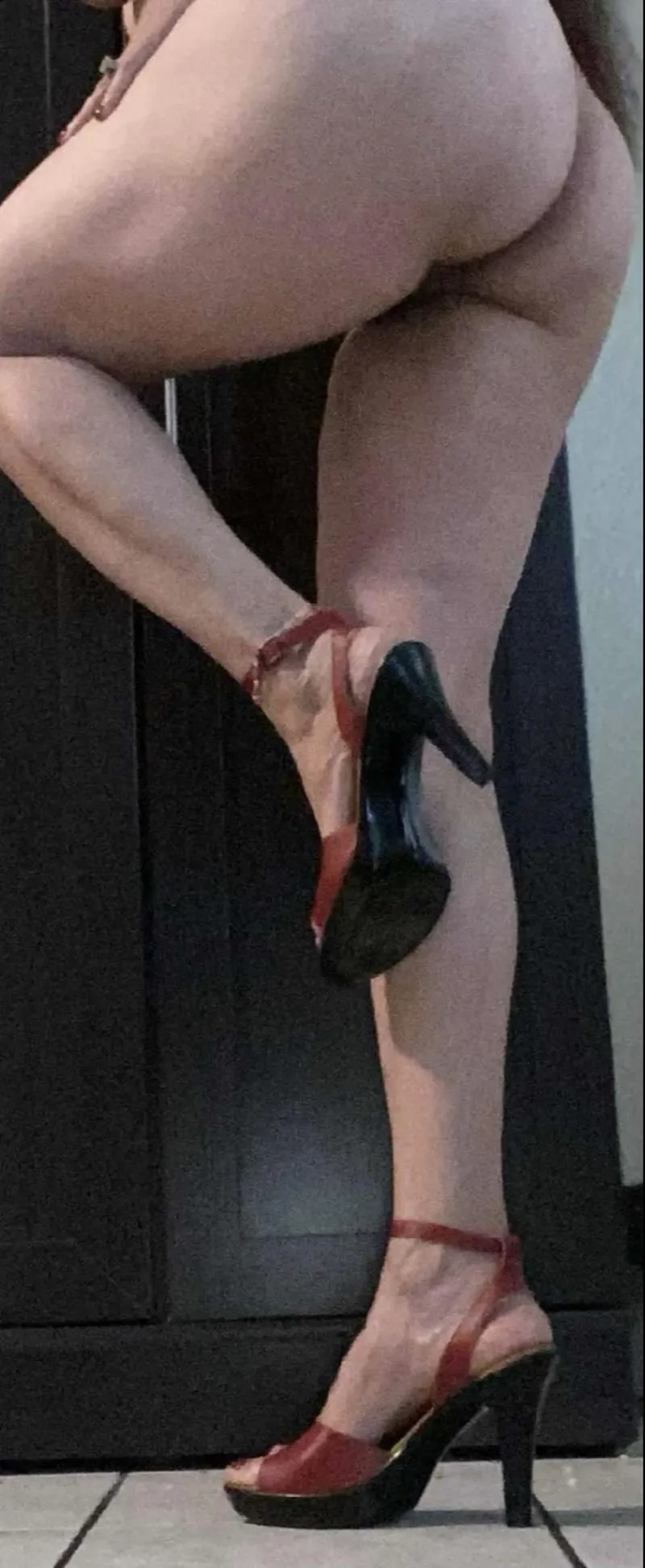 Thumbnail Seductive Dance Invitation - My-Grandote-Chulo | Legs Category