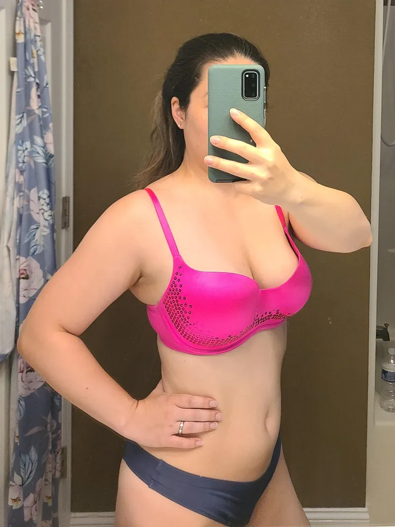 Thumbnail In Love with a Good Pink Bra - Lookatlumi | Brawesome