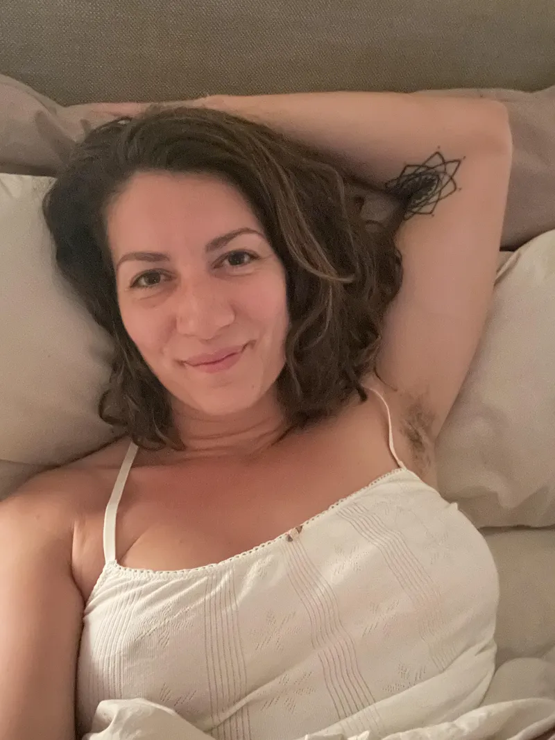 Thumbnail maplesyrup_girl Shares Sweet Dreams Amidst Hairy Armpits