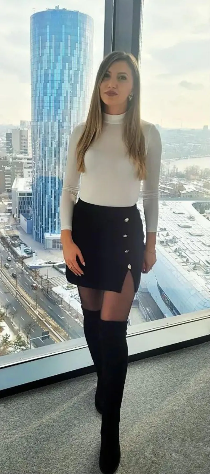 Thumbnail Effortless Office Day Looks with Pencil Skirts