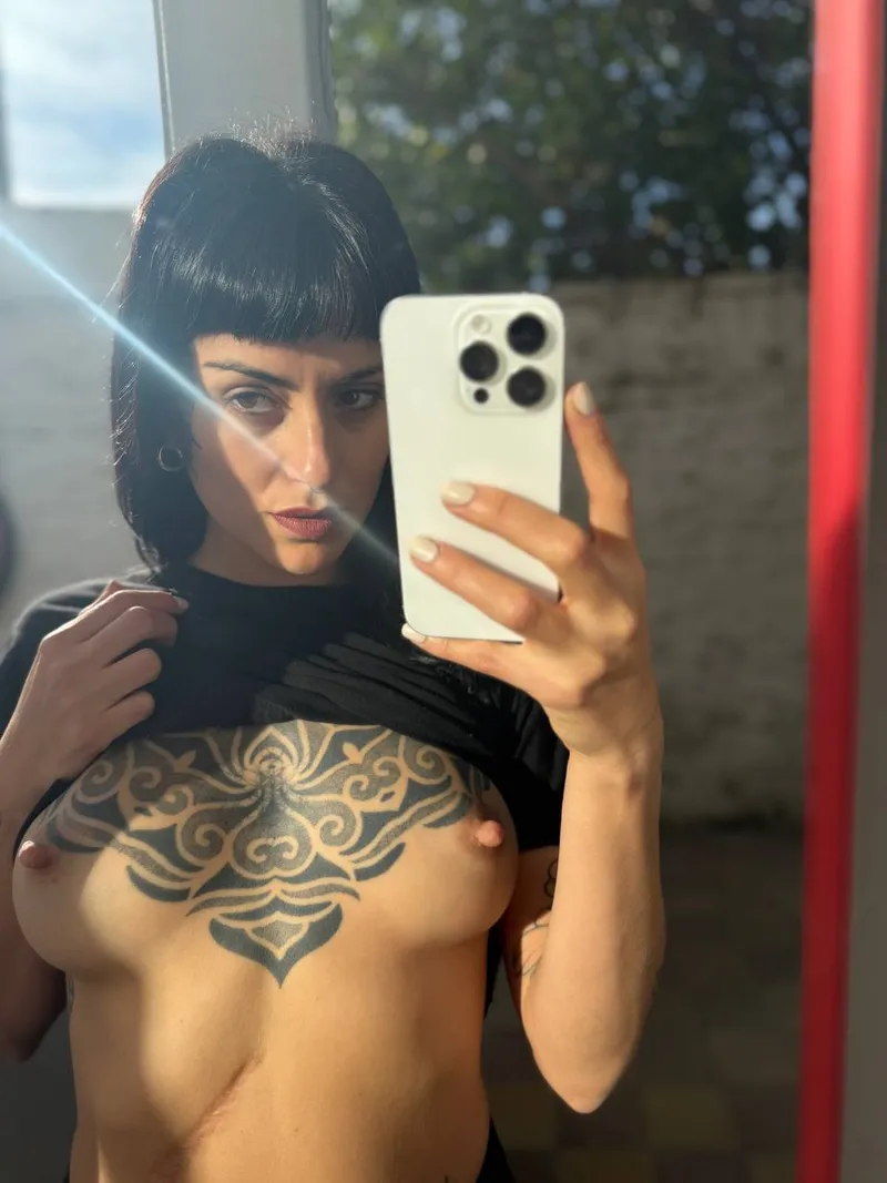 Thumbnail Hot Mom Appeal: Exploring Nudes with tlaassaie | Nude_Selfie