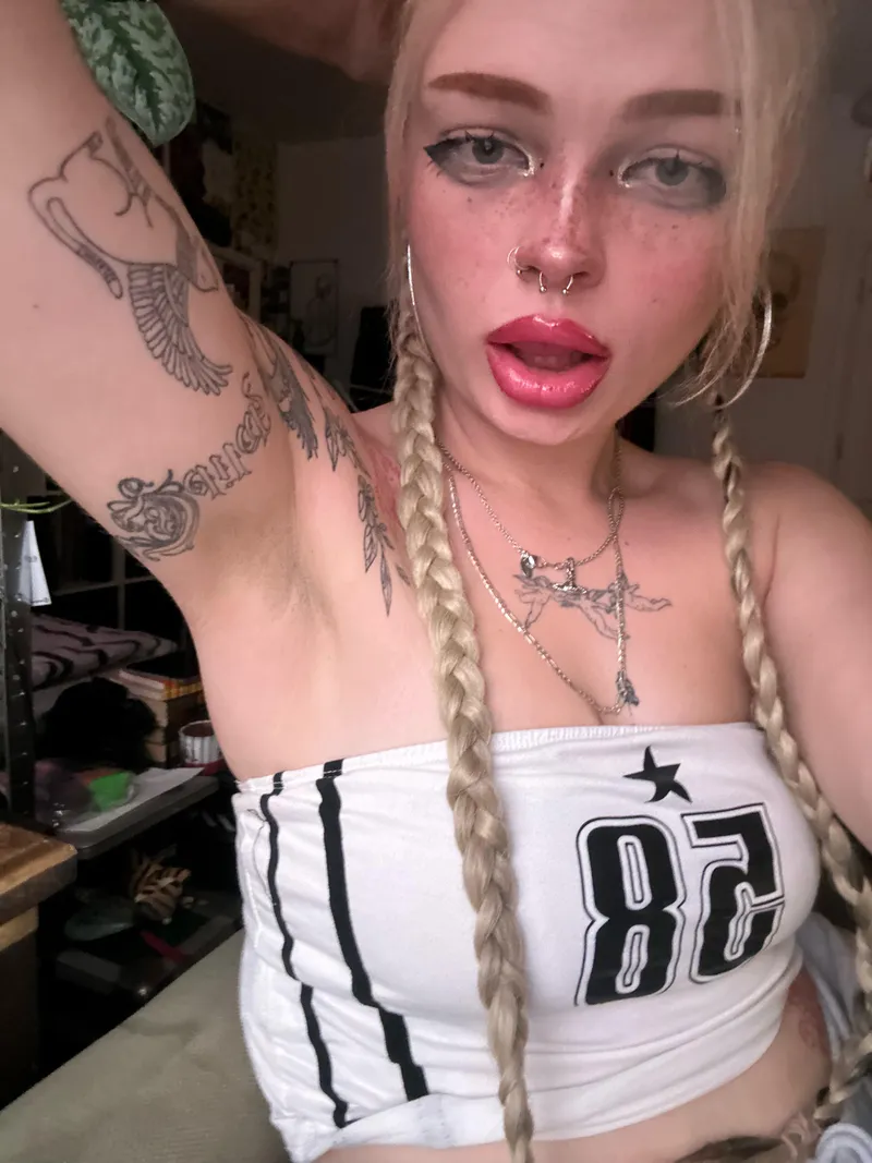 Thumbnail Begging for Armpit Love: A Guide by Past-Resist-6258