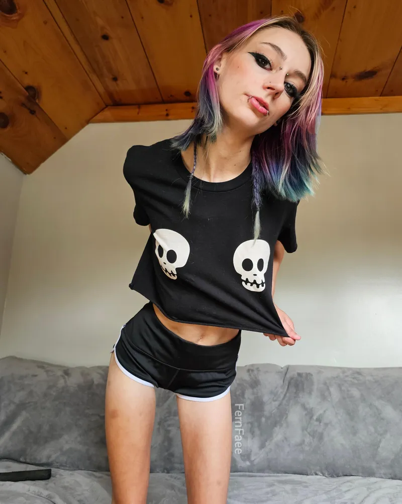 Thumbnail Wardrobe Essential: Falling in Love with a Croptopgirls Top
