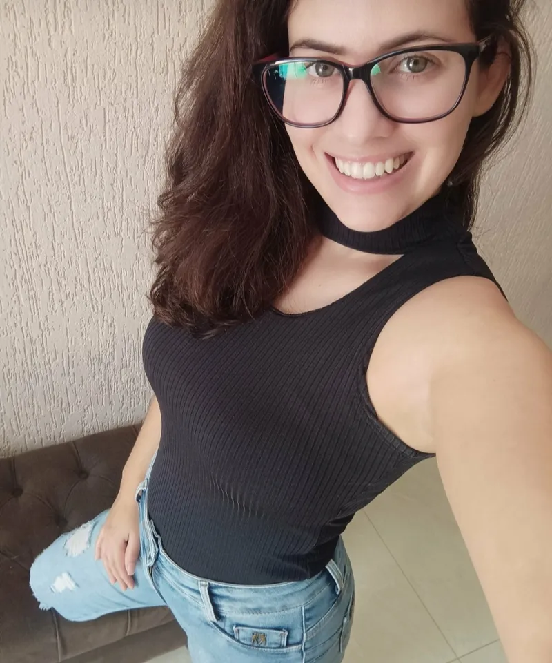 Thumbnail Hello from Isiscristine: A Glimpse into the World of GirlswithGlasses
