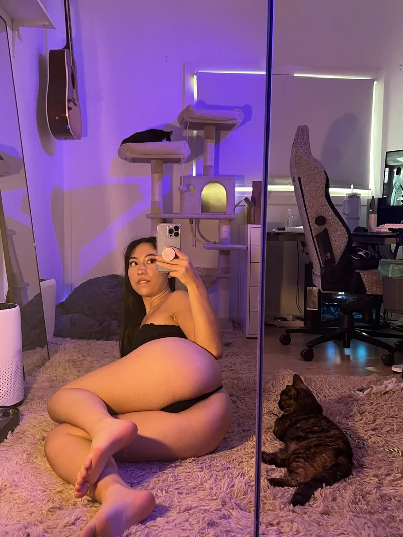 Thumbnail Petite Perfection: Asian Beauty Perspective | vasiaxo