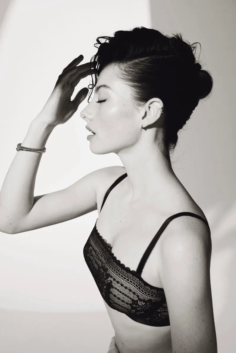 Thumbnail Chloé Coutau: Modeling Excellence by PocketsOfFomenting