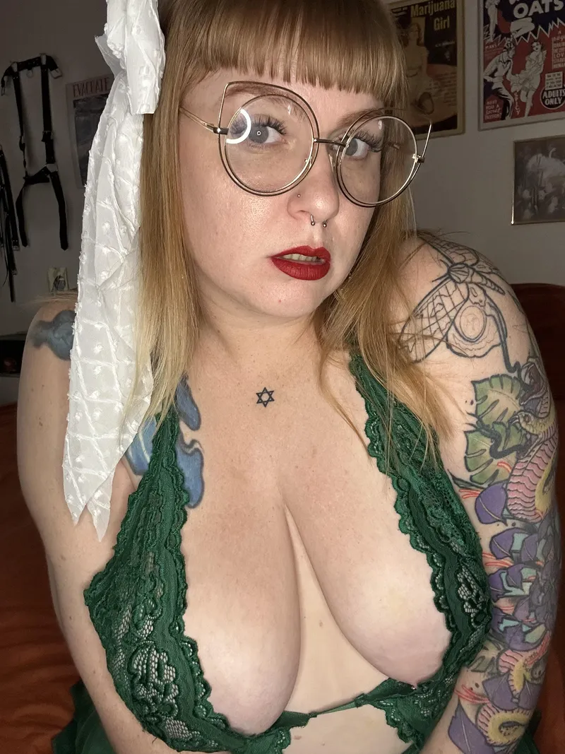 Thumbnail Jewish Girls: Uncover the Allure and Mystery 😘 | NastyFuckz