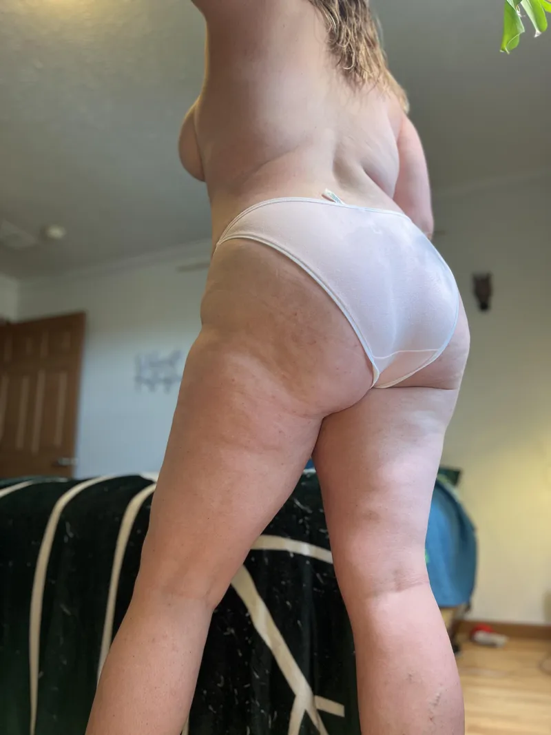 Thumbnail Side Boob and Cellulite Exposed by QUEENBAVM0RDA - SlightCellulite