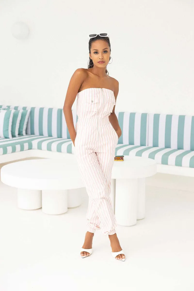 Thumbnail Putricinta's Chic and Comfortable Fashion Statement