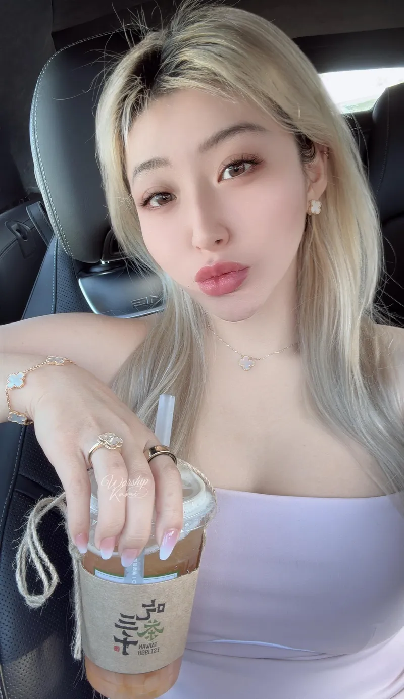 Thumbnail Princess Charm: Mildly Cute Beauty | sentgoddessmomo
