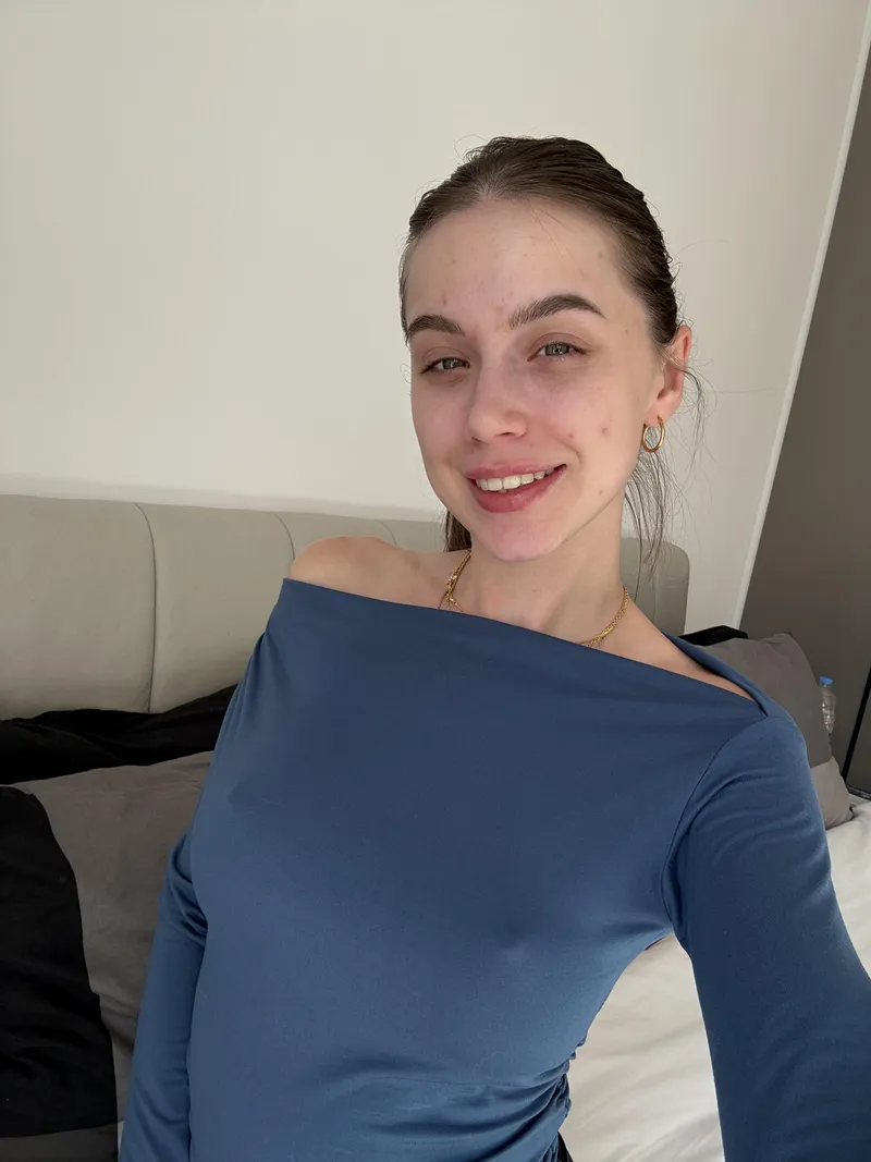 Thumbnail Justacutienere Shares a 'Lazy Monday pic' with Delightful Pokies