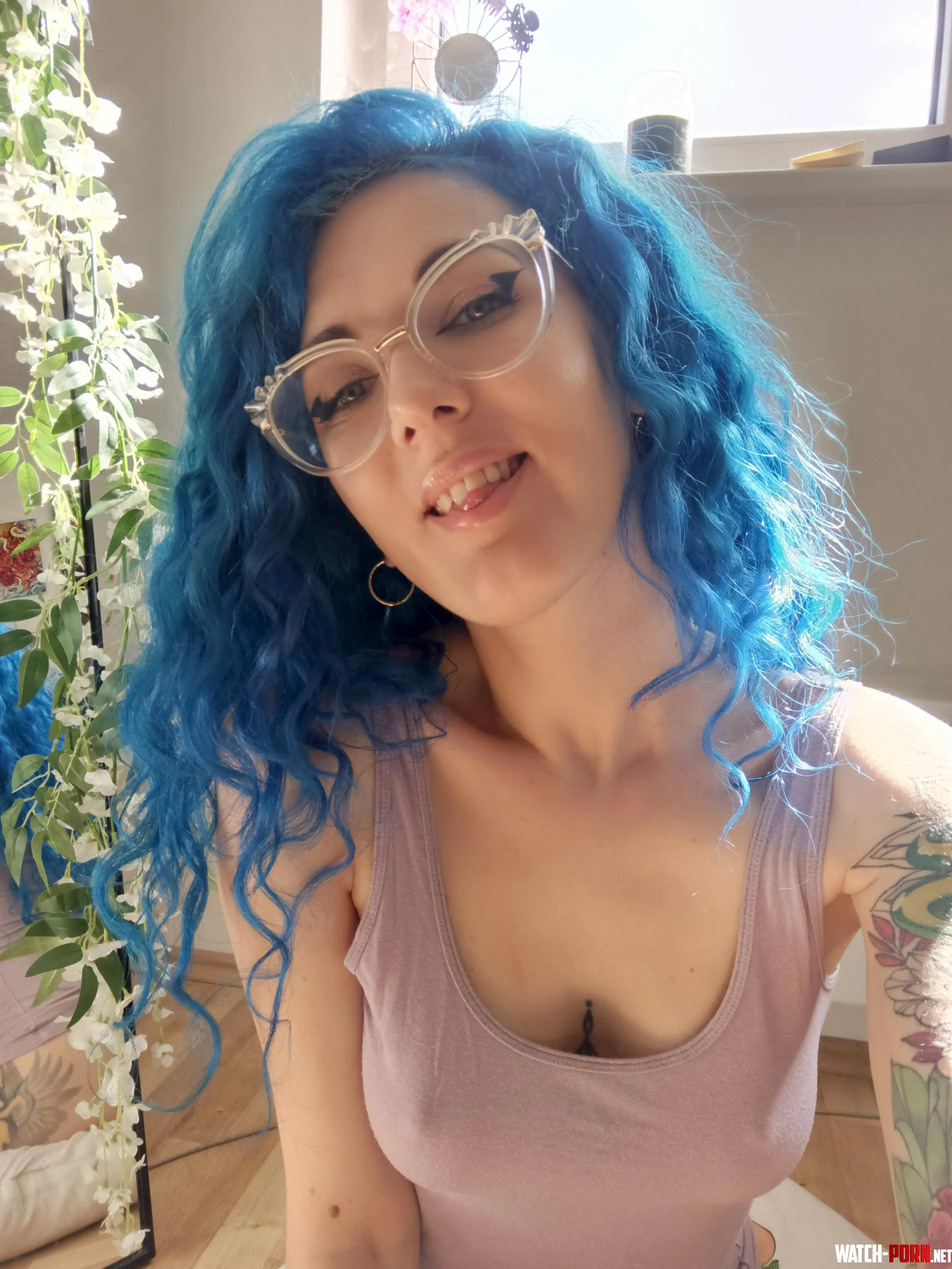 blue hair, blue eyes, beamers on by Haelle