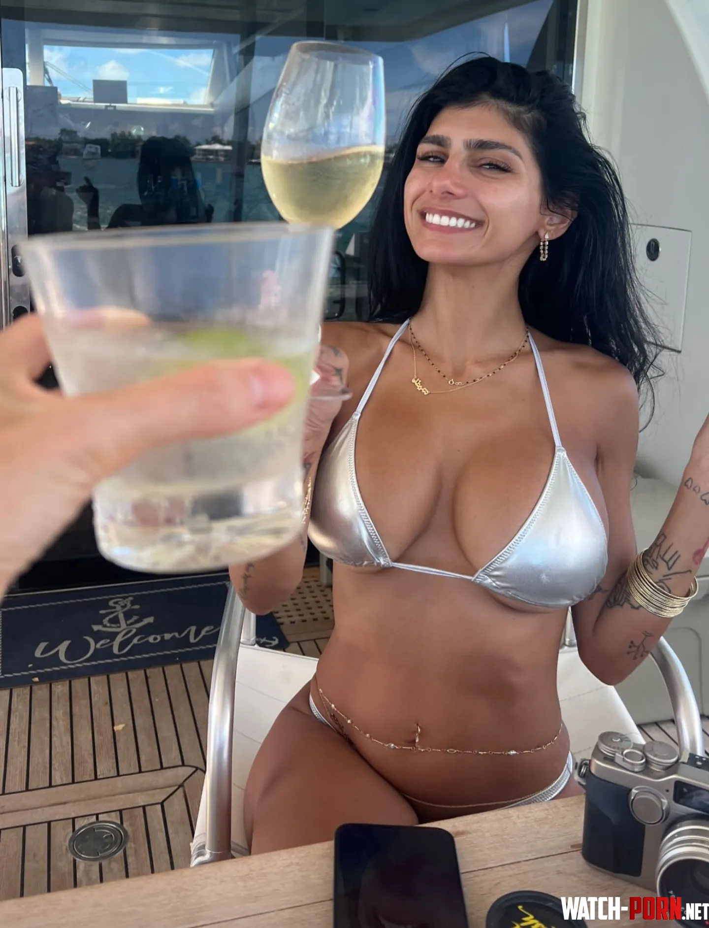 Pov: you just bought Mia a drink by free_cuckold_69